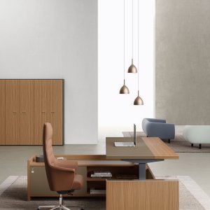 X-shaped leg of the Oxford executive desk by DVO