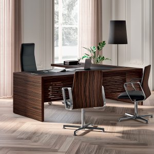 Return with supporting pedestal on the e-10 executive desk