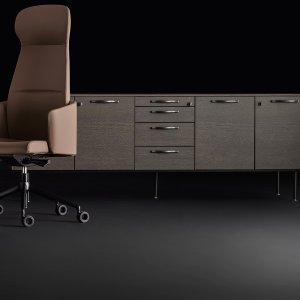 Stitched leather working zone inlaid in the Eleva desktop