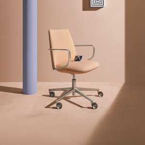 Die-cast aluminum armrest on the Elinor chair by Pedrali