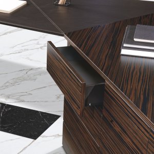 Orthogonal grain veneer on the Euclideo meeting table top