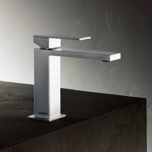Fantini Mint single-hole lavatory faucet F004 in chrome on a white vanity top