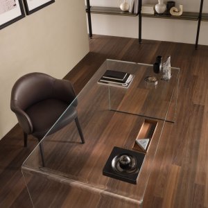 Executive setup built around the Rialto glass desk