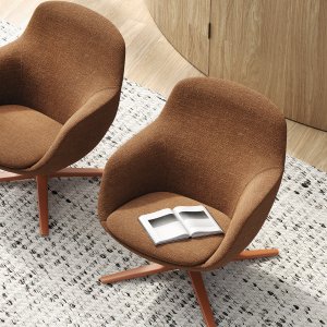 Three-seat linear Radar pouf in a breakout area