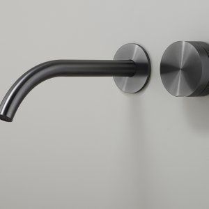 Retractable hand shower of the Giotto Plus bath deck group
