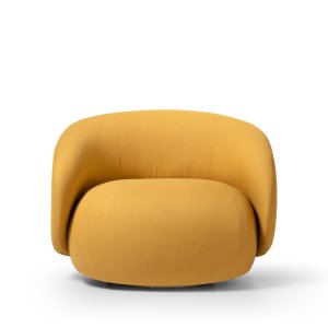 Guest chairs Hill by Quinti around a concrete table in an office lobby