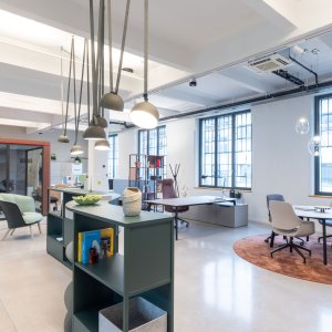 Fold-down cable tray beneath the se:vision desk