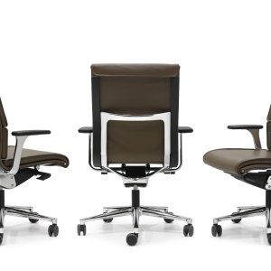 Five-star base on casters under the Una Executive