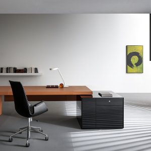 Extra-clear glass bases supporting a Kyo desk top