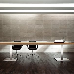 Presidential Kyo desk with panelled leg