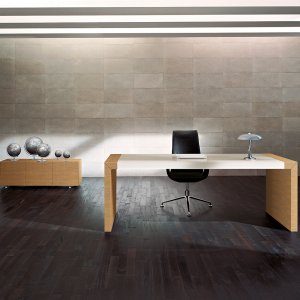 Executive designer desk Kyo by Martex in a corner office