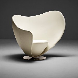 LaCividina Mon Coeur 2-seat sofa, front view with raised ends
