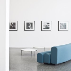 Guest chairs alternative: a curved Osaka bench island in the middle of a reception floor