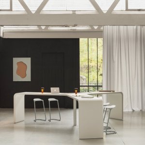 Brunch Lapalma high table at 110 cm in a coworking area
