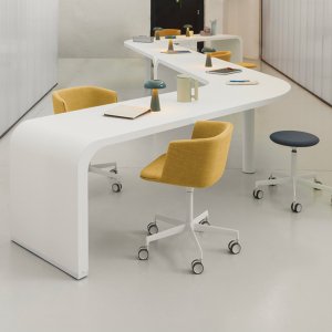 Four-star castor version of the Cut chair
