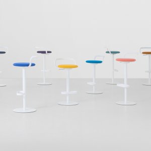 Powder-coated steel structure of the MAK stool by Lapalma