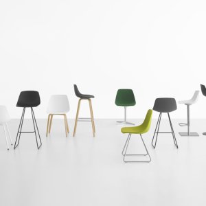 Miunn design bar stool by Lapalma with curved wood shell