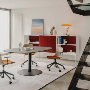 Chrome satin sled base of the Seela chair