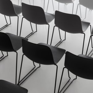 Powder-coated steel frame of the Seela chair