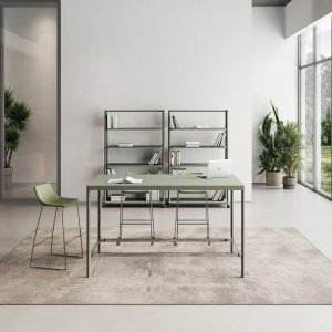 Fil Rouge benching system by Las Mobili with red profile and moss green aluminum frame in an open-plan office