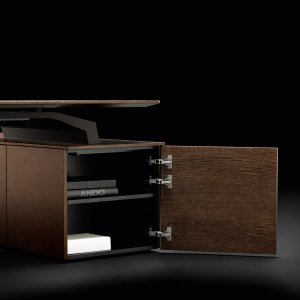 Natural oak edge detail on the Metar top