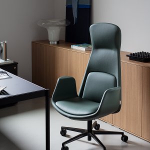 Presidential Nordic armchair for an executive suite
