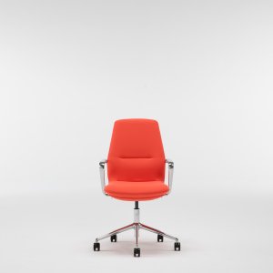 Signal white finish of the Synua base and armrests
