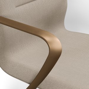 Synua chair behind a glass-topped executive desk