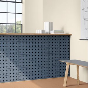 Bloc Grey wall behind a conference table