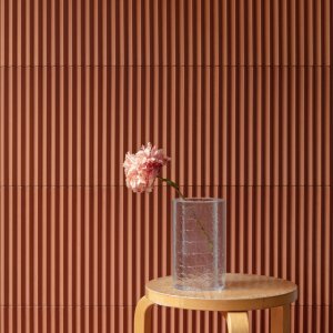 Curved reception wall covered in Rombini Triangle Small glossy Blanc