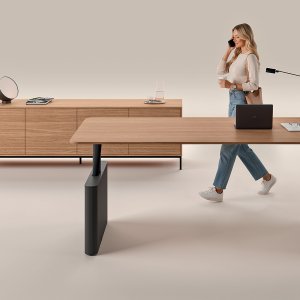 Fan screen detail on an Otto desk by Martex