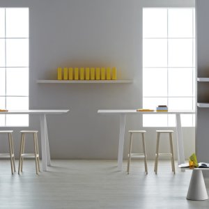 Conference room with a 141.7-inch Arki-Table and a row of chairs