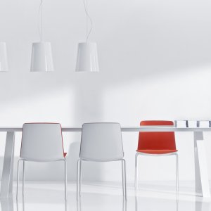 Extruded aluminum frame supporting the Arki-Table top