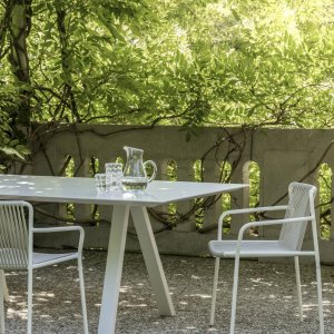 Round Arki-Table ARK/2 conference table on a steel cross