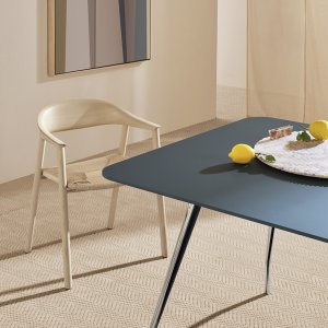 Die-cast aluminum leg of the Rizz table, triangular at the top and round at the floor