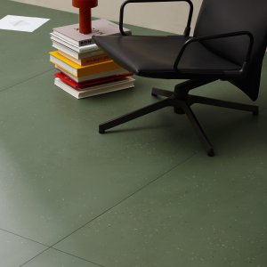 Outdoor patio paved with Mutina Primavera stoneware
