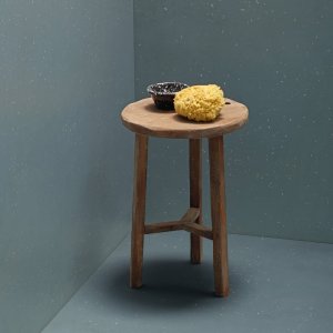 Wooden chairs standing on a Primavera Bianco floor