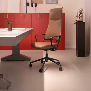 Aventador chair with medium backrest by Quinti