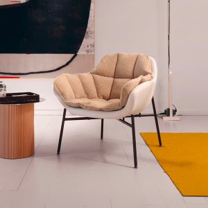 Four-spoke swivel base of the Manta, black painted aluminum