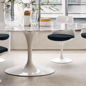 Saarinen round table with Arabescato marble top and white base