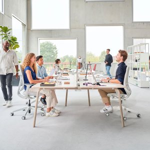 se:air chairs around a boardroom table