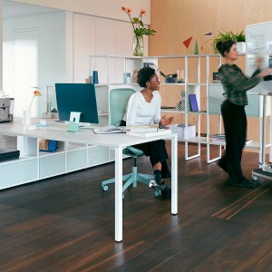 Black se:air ergonomic chair at a home office desk