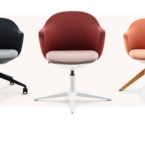 se:flair swivel chair by Sedus with wine red membrane back on a black five-star base with casters