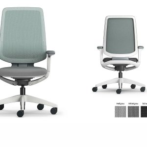 Counter-height se:flex Sedus with brushed aluminum footring at a standing-height bench