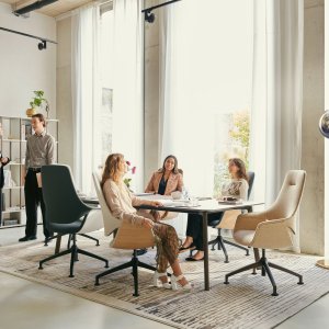 se:mission chairs by Sedus around a conference table