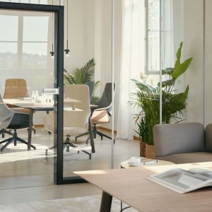 Five-star aluminum base with casters on se:mission