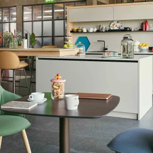 se:café high diner booth with two facing benches and a built-in table