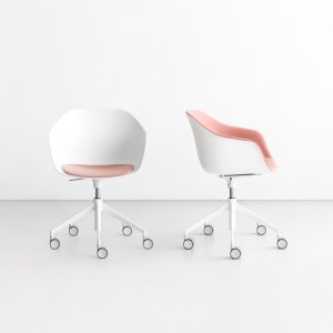 Seela conference room chairs by Lapalma at a meeting table