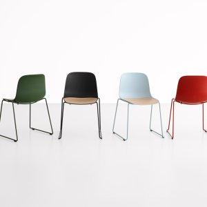 Seela chair on self-braking casters in a work session