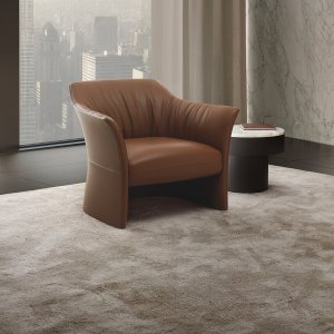 Guest chairs Sella by i4Mariani in a corporate lobby